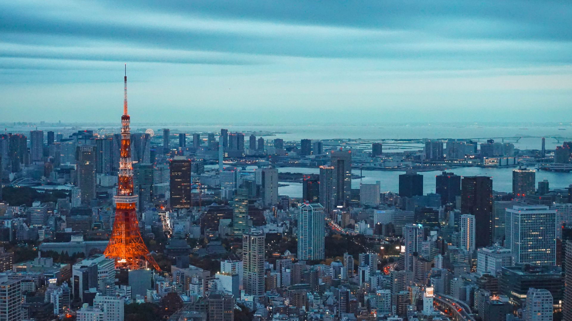 Tokyo skyline featuring the illuminated Tokyo Tower at dusk