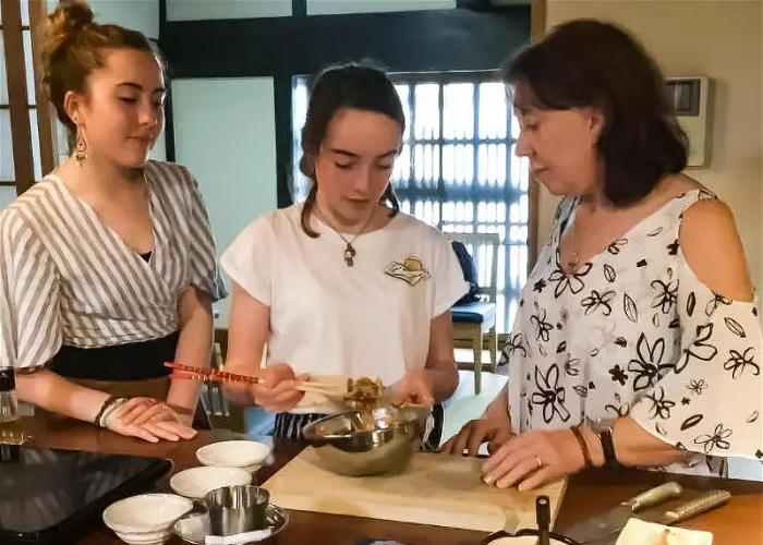 Three woman in an izakaya food cooking class in Kyoto.