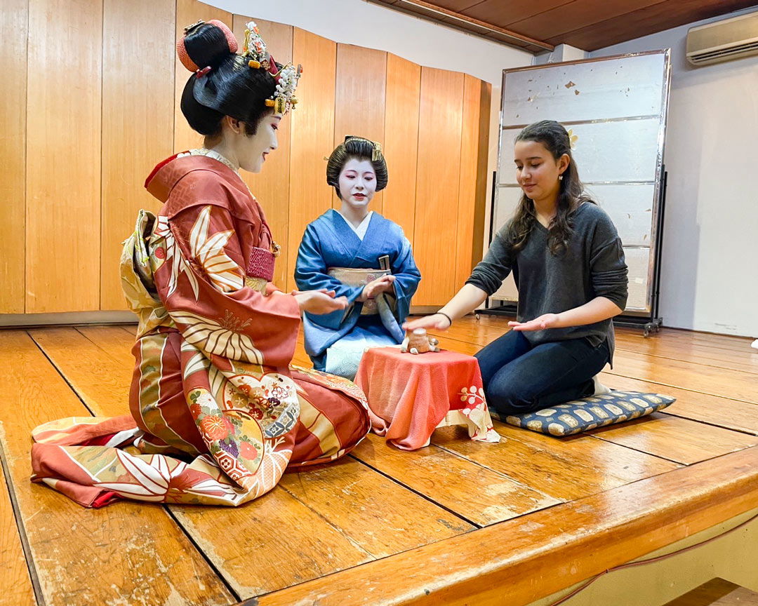 Afternoon Tea & Wagashi With Geisha Performance in Tokyo 1