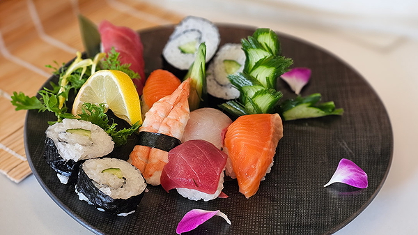 Sushi & Ramen-Making Class w/ Tea Ceremony in Osaka 5