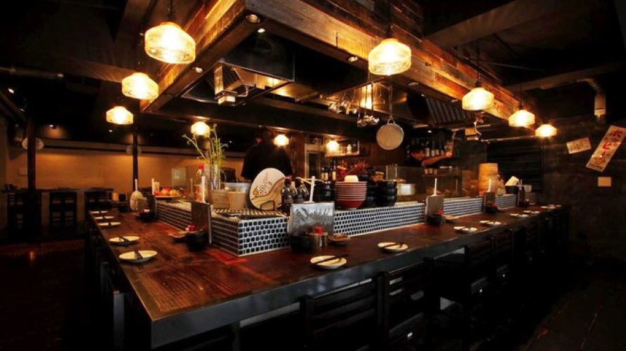 The counter seating of Marudori Ruisuke, tempting people in for a front-row seat of a chicken feast.