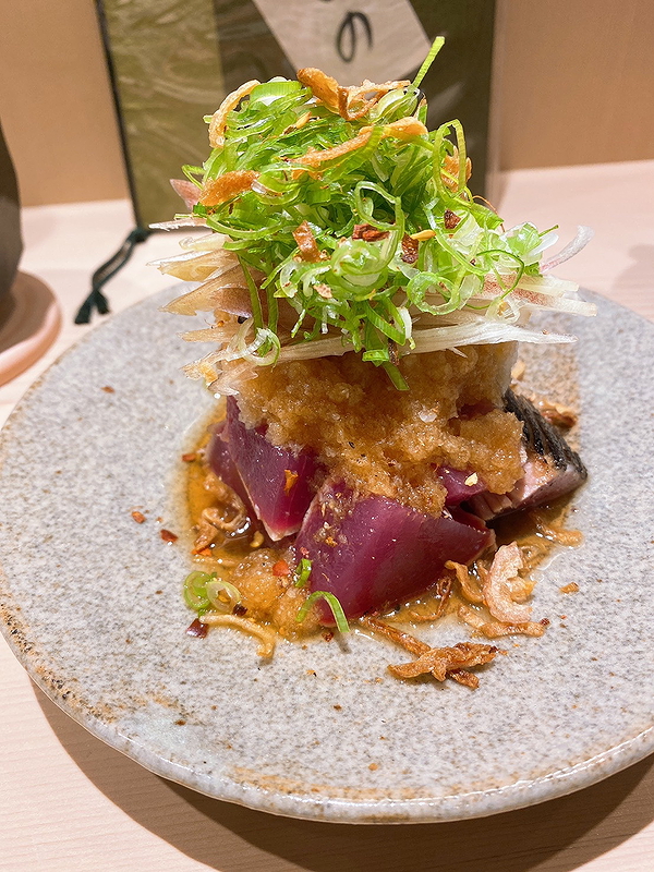 Gourmet tuna tataki with fresh herbs and sauce