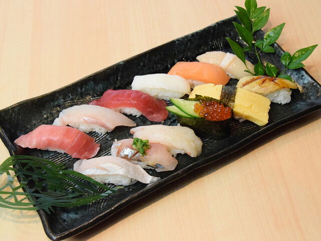 A serving tray of fresh nigiri sushi at Sushi Academy Shinjuku Nishiguchi.