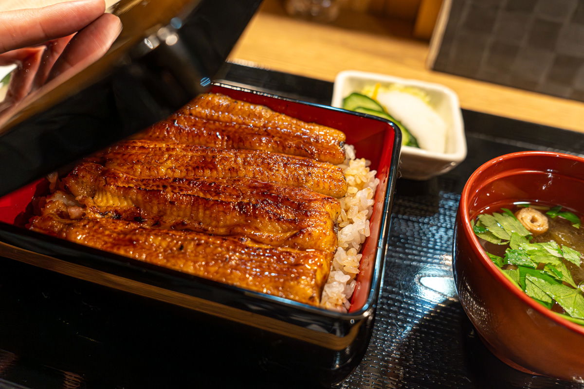 Traditional unagi eel over a bed of white rice at Mejiro Zorome, served with a side of soup.