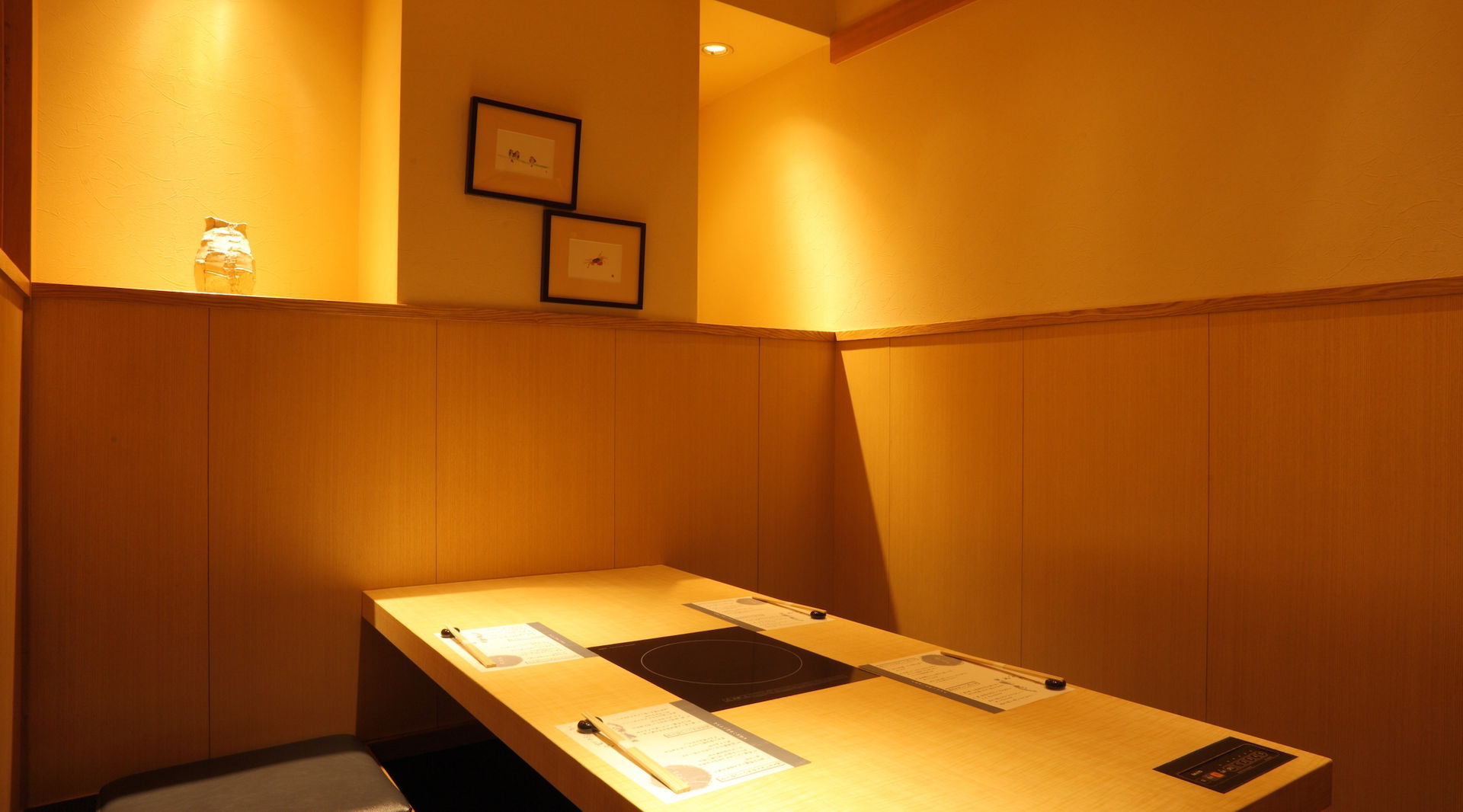 The warm, minimalist interiors of Torafugu-tei Ginza.