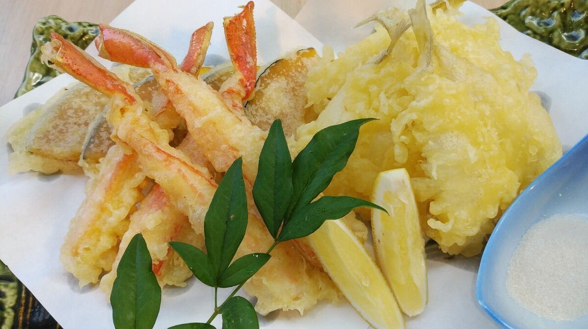 A selection of crispy tempura at Itamae Bar LIVE FISH MARKET - Hibiya Gourmet Zone.