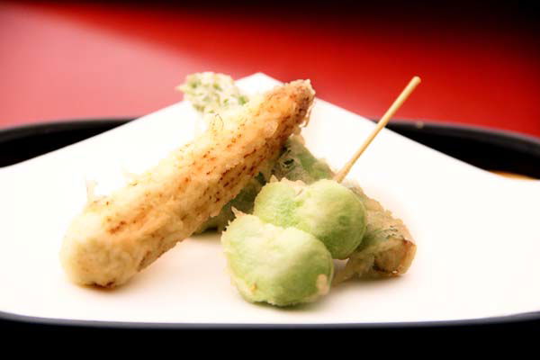 A delicately balanced plating of tempura at Kagurazaka Tempura Tenko.