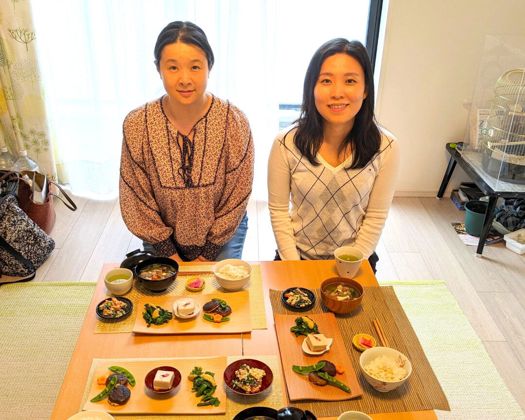 Two women enjoying a shojin ryori cooking class