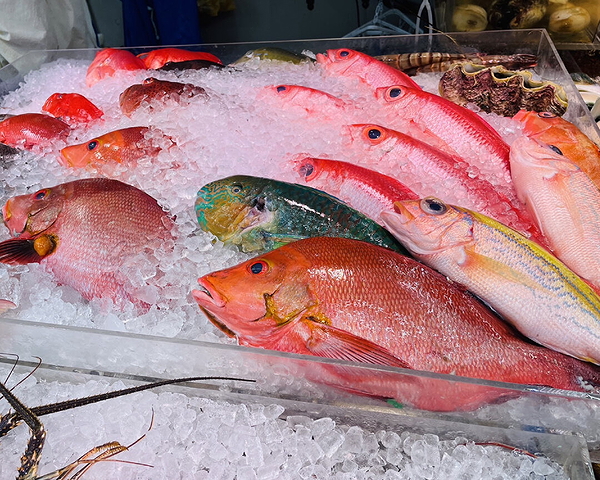 Okinawa Makishi Public Market Tour & Sushi Making in Naha 8