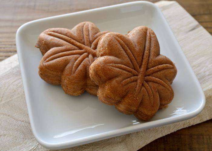 A plate of two momiji manju