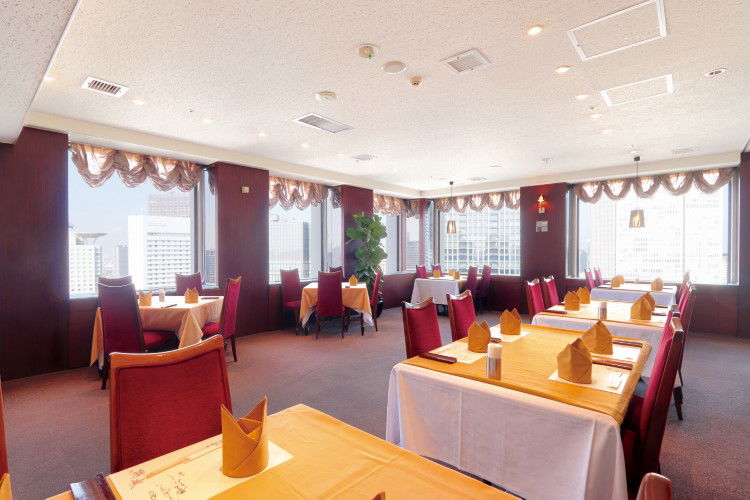 The spacious, brightly lit dining space of Chunagon Osaka Ekimae No 3 Building.