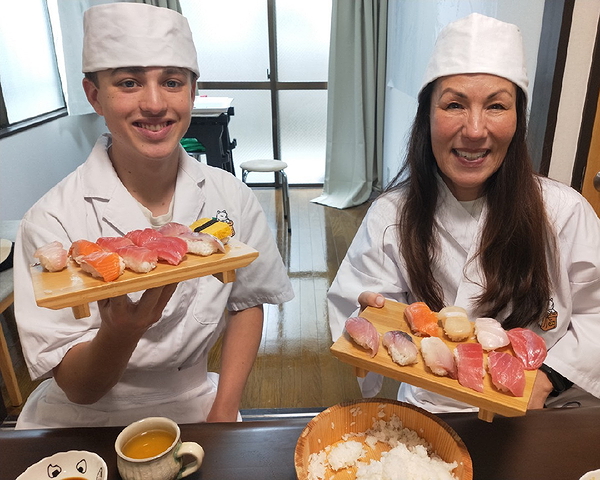 Private Tsukiji Market Tour & Sushi Making in Heiwajima 3