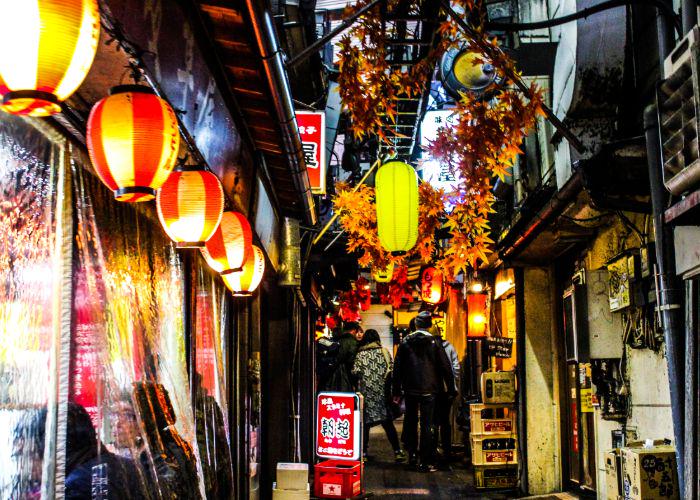  The narrow streets of Shinjuku