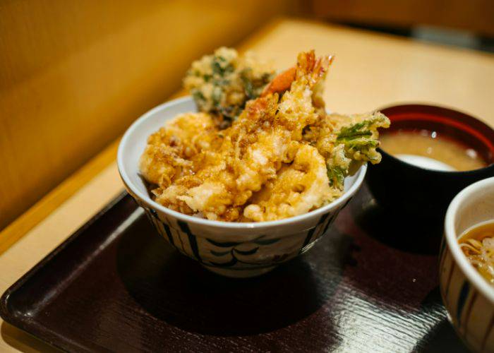 A bowl of crispy tempura, as might be served at Toyotsune Honten.