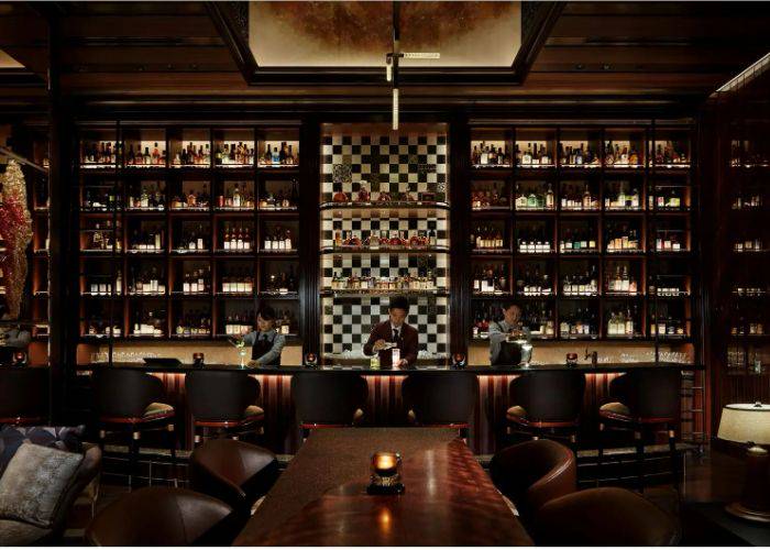 Virtu, the dark and moody mood of the Four Seasons Tokyo at Otemachi.