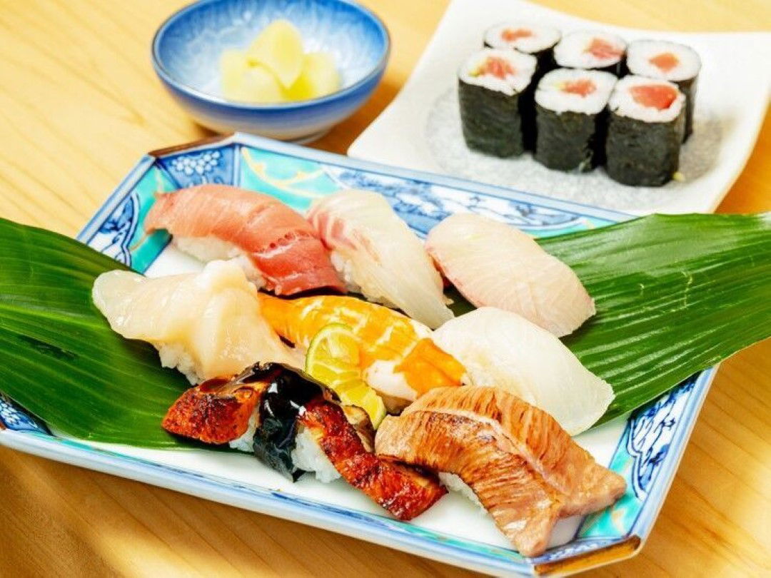 A platter of sushi at Sushi mahoroba.