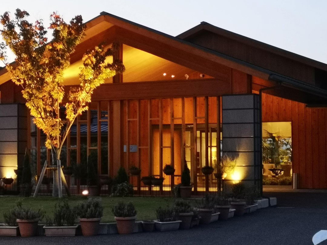 The elegant exteriors of L'Auberge de Plaisance Sakurai, lit up by a spotlight.