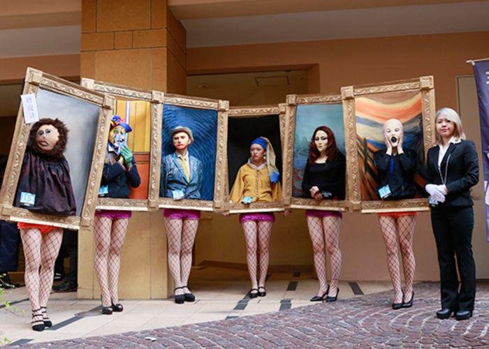 Halloween costume content with 5 people dressed as figures from popular artworks, like Mona Lisa, Van Gogh, and the Scream by Edvard Munch