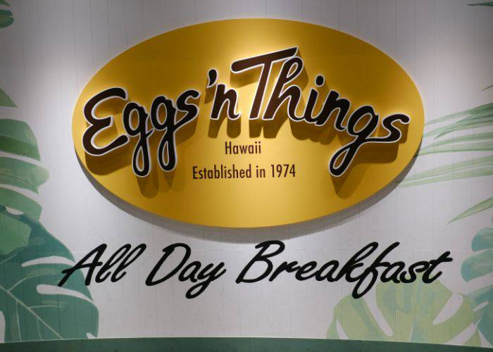 The logo of Eggs'n Things, inspired by Hawaiian culture and offering all-day breakfast.