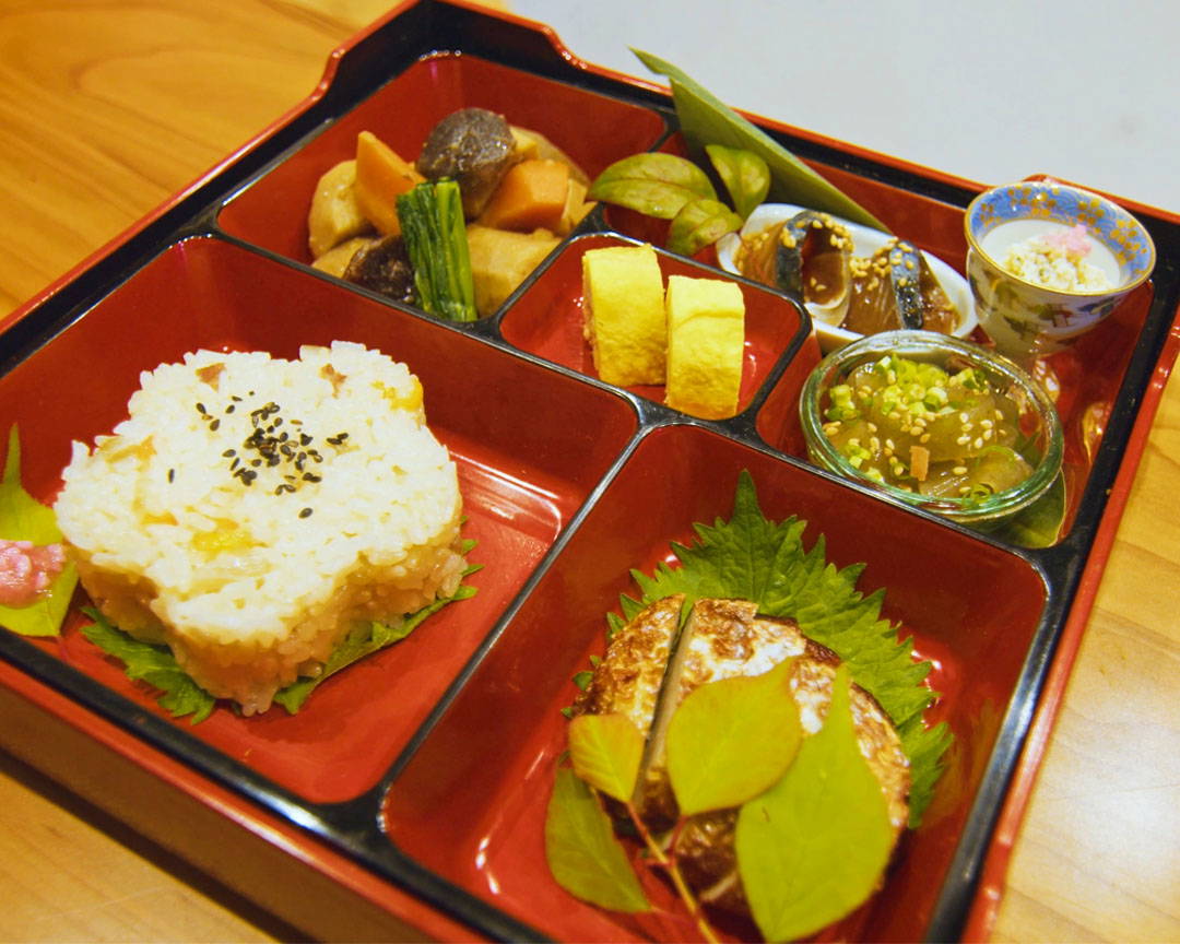 Fukuoka Geisha Experience & Hakata Tour w/ Lunch  5