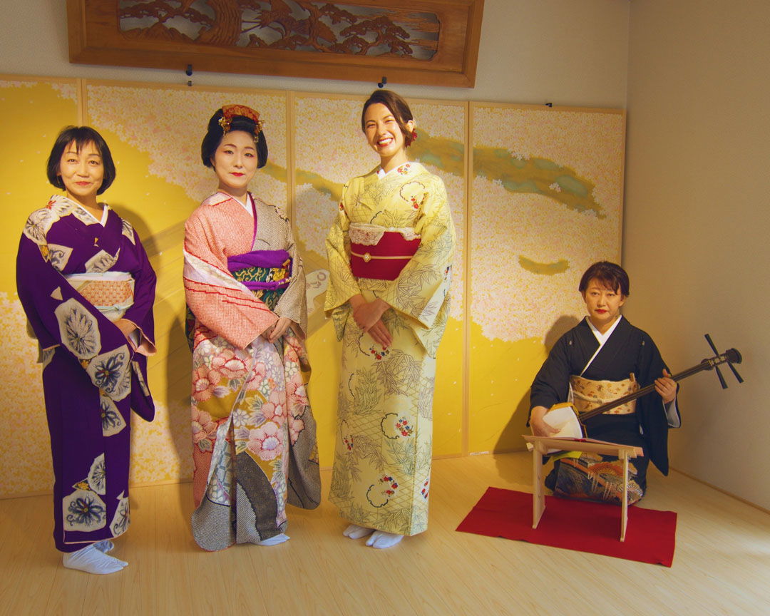 Fukuoka Geisha Experience & Hakata Tour w/ Lunch  6