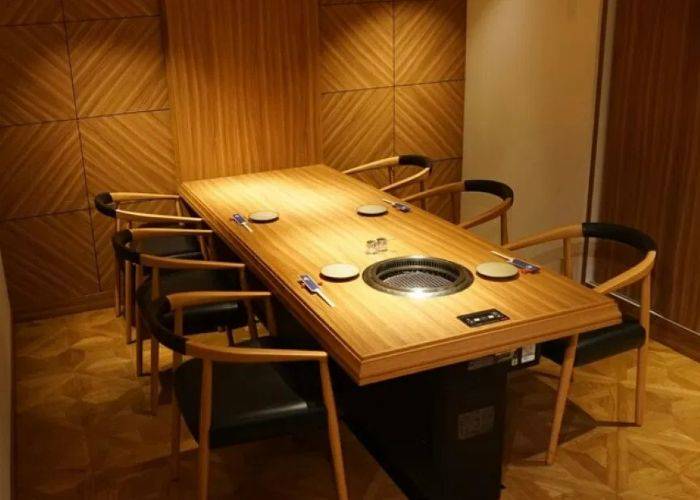 A six-seater dining table at Kakunoshin Roppongi, with a personal grill at the end for grilling wagyu.