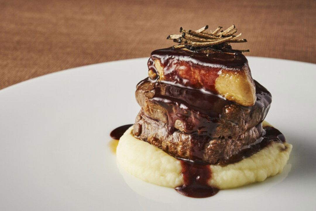A picturesque tower of sauce-smothered morsels, courtesy of IL PINOLO Ginza.
