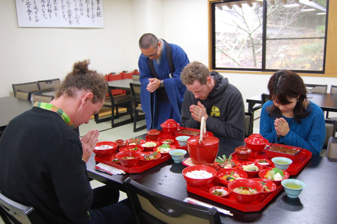 People praying before they eat a shojin ryori meal