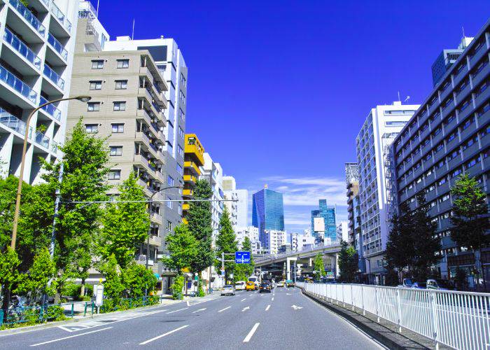 The roads and high-rise buildings of Azabu Juban on a sunny day.