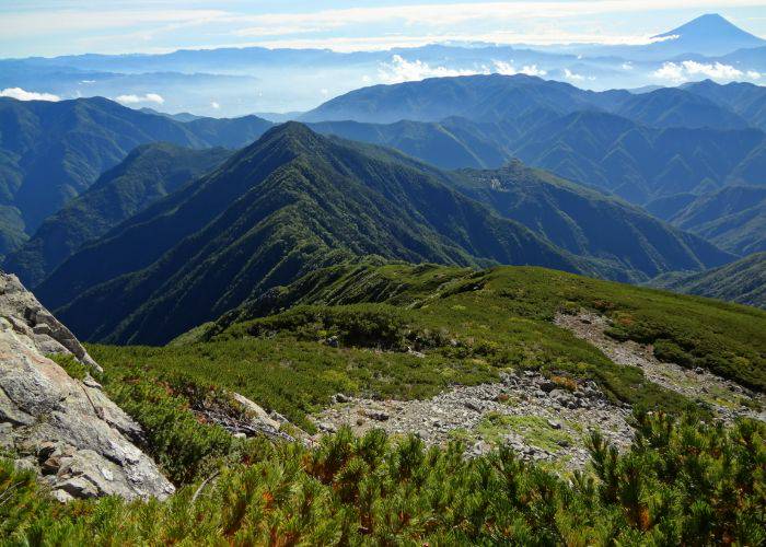 Minami Alps Sankeien: Houou Sanzan, Kaikomagatake and Yatsugatake.