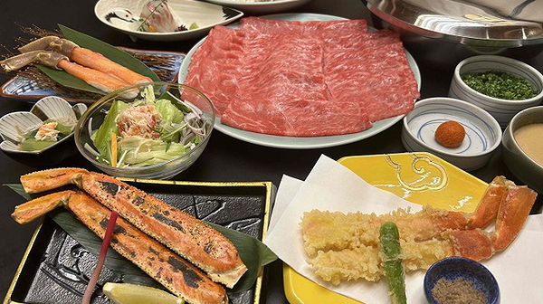 Sumptuous Japanese feast with crab, beef, and tempura dishes