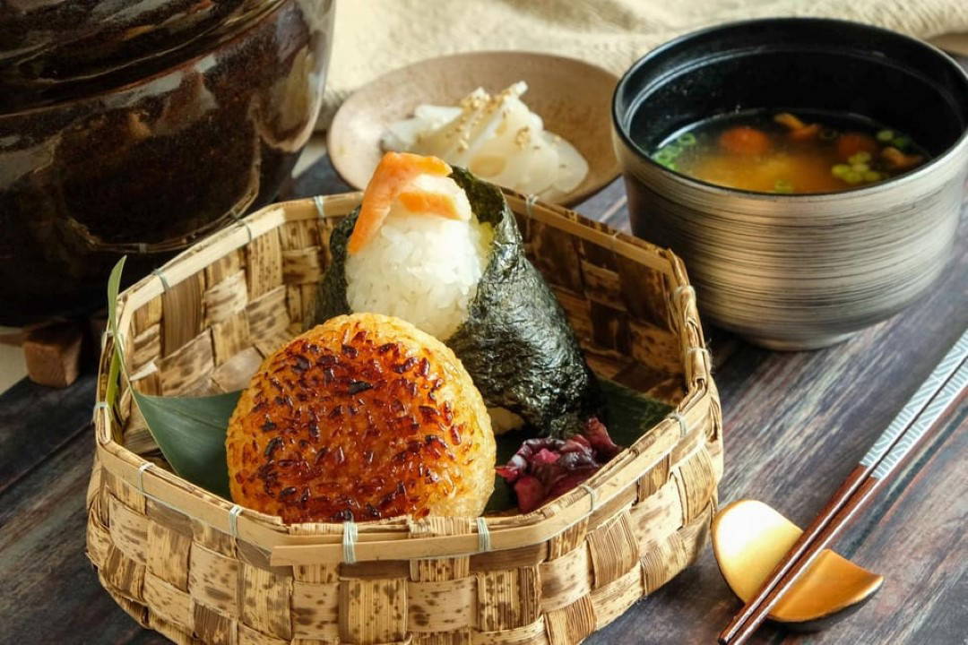 Japanese Home Cooking Class in Tokyo (Onigiri & Tamagoyaki) 1