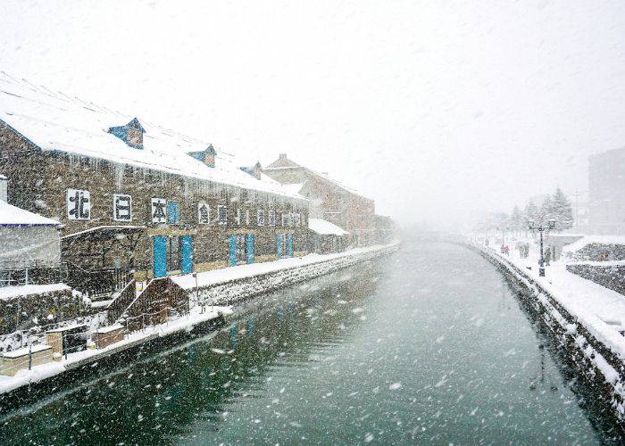 The iconic canal-side streets of Otaru on a snowy day.