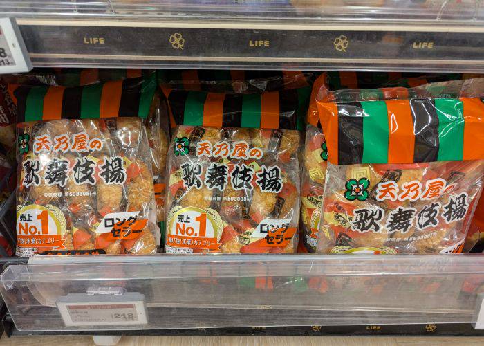 Bags of Kabukiage senbei on grocery shelves