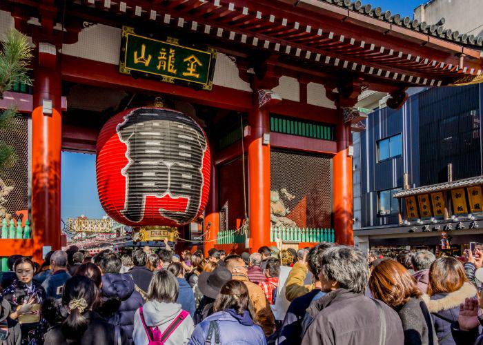 People queueing up for hatsumode prayers at Senso-ji in Asakusa.