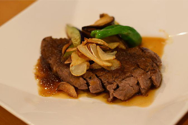 Wagyu beef with potato chips 