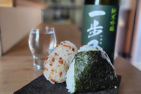 Kamakura Onigiri-Making & Sake Tasting at a Bar 1