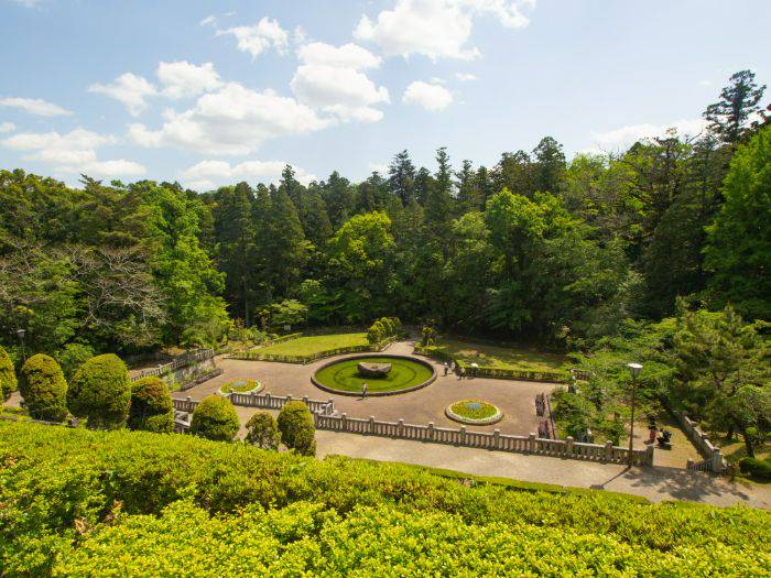 Looking down over the main promenade of Naritasan Park.