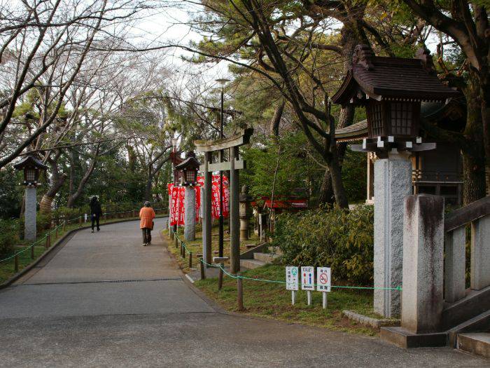 People walking past Inage Sengen Shrine.