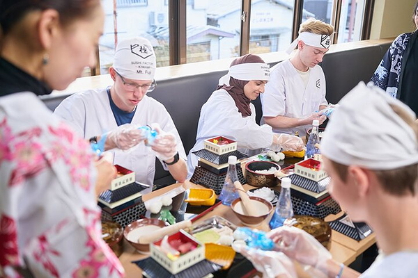 Sushi-Making Class Near Kawaguchiko Station (Mt. Fuji) 8