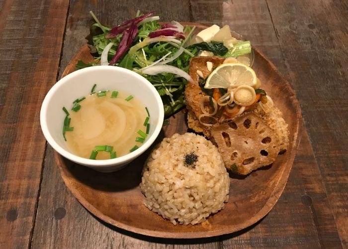 Plant-based lunch meal from Yidaki Cafe in Kobe, with brown rice, fried vegetables, soup, and salad