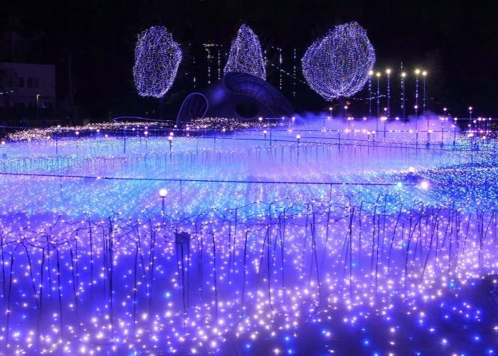 Gorgeous purple and blue illuminations in Tokyo Midtown for the holiday season