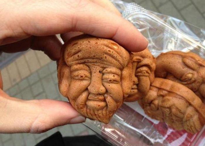 Tiny cakes shaped like faces called ningyo yaki