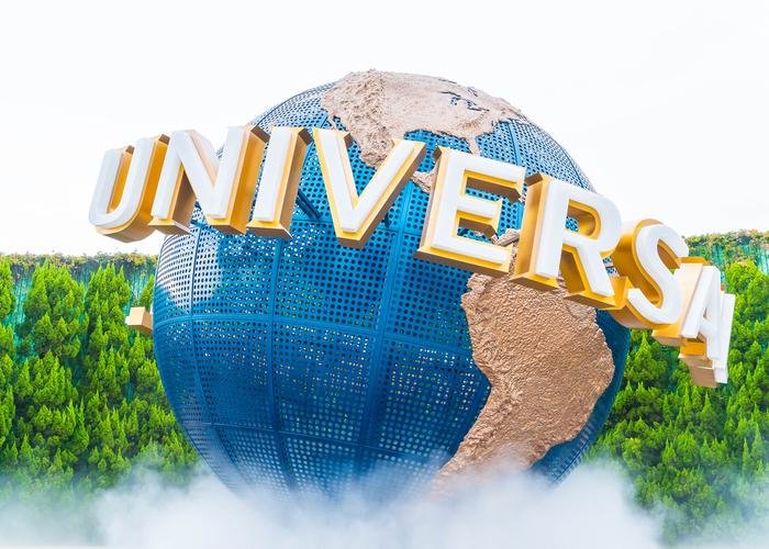 Countdown Party at Universal Studios Japan, Globe sculpture with Universal Studios logo