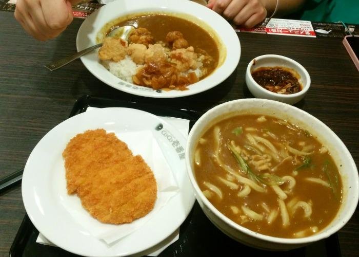 Curry rice and Curry Udon at a cafeteria with tonkatsu