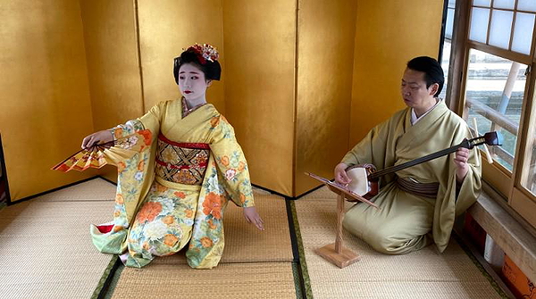 Nagara River Boating and Banquet with Geisha Experience 6