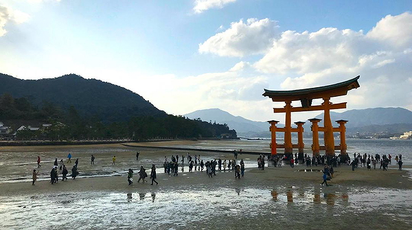Seto Inland Sea Leisure Cruise and Food Tour in Hiroshima 1
